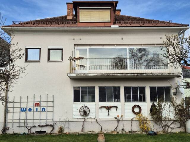 Immobilie in St. Veit an der Glan - WOHNHAUS WARTET AUF AUS- ODER UMBAU! AUCH KOMMERZIELLE NUTZUNG MÖGLICH! - Bild 0