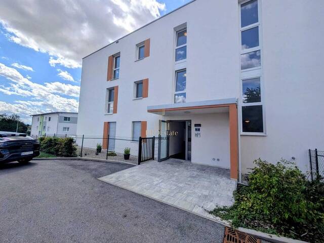 Immobilie in Buchkirchen - Neuwertige top eingerichtete Gartenwohnung mit Terrasse, Garage und Fußbodenheizung in Buchkirchen! - Bild 1
