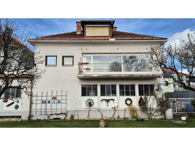 Immobilie in St. Veit an der Glan - WOHNHAUS WARTET AUF AUS- ODER UMBAU! AUCH KOMMERZIELLE NUTZUNG MÖGLICH! - Bild 0