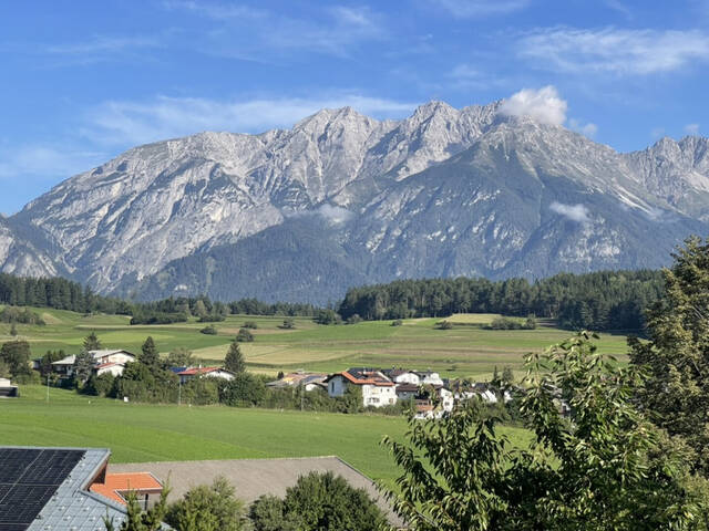 Immobilie in Natters - Natters/Tirol – Zweifamilienhaus mit großem Garten, Doppelgarage und beeindruckendem Bergpanorama - Bild 0