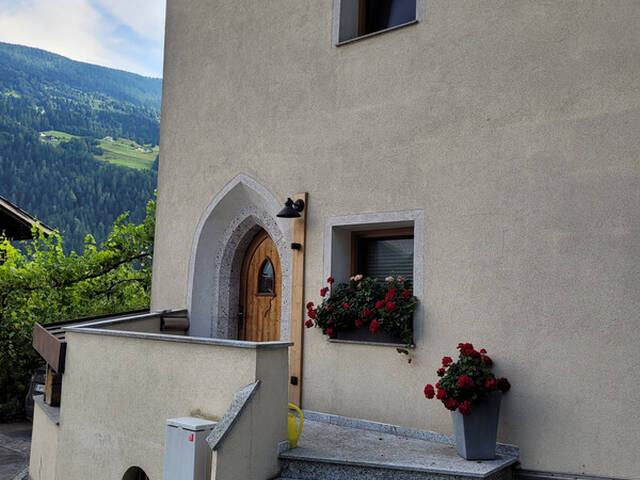 Immobilie in Mils bei Imst - Mils bei IMST: Schöne und sonnige 3 Zimmerwohnung (77,26 m²) im Erdgeschoss mit Terrasse (ca. 29 m²) und Kellerabteil und Autoabstellplatz - Bild 2