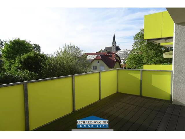 Immobilie in Haag - Neubauwohnung in Zentrumslage mit großer Balkon-Loggia und Carport - Bild 0