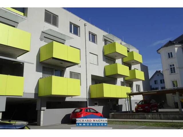 Immobilie in Haag - Neubauwohnung in Zentrumslage mit großer Balkon-Loggia und Carport - Bild 1