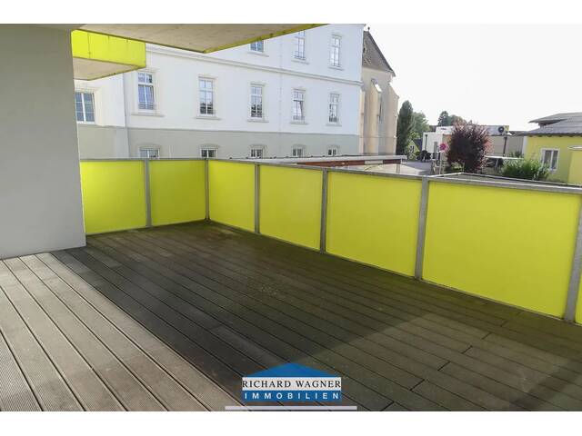 Immobilie in Haag - Neubauwohnung in Zentrumslage mit großer Balkon-Loggia und Carport - Bild 3