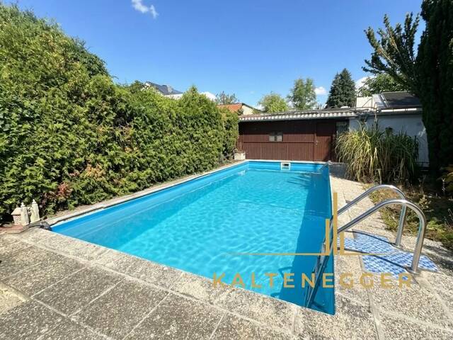 Immobilie in Neunkirchen - Großzügiges Einfamilienhaus mit Garten & Pool in Neunkirchen - Renovierungsbedarf! - Bild 2