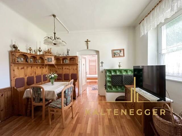 Immobilie in Neunkirchen - Großzügiges Einfamilienhaus mit Garten & Pool in Neunkirchen - Renovierungsbedarf! - Bild 4