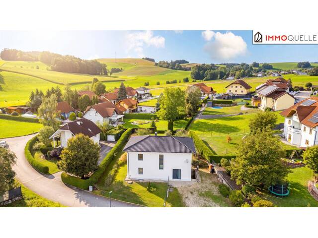Immobilie in Enzenkirchen - Zuhause mit Raum zum Entfalten - Großzügiges Einfamilienhaus mit weitläufigem Garten, Westterrasse und vielseitigem Vollkeller in Enzenkirchen - Bild 0
