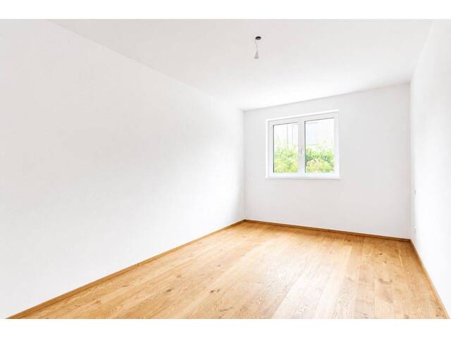 Immobilie in Altmünster - JETZT ALS 4-ZIMMER WOHNUNG VERFÜGBAR! 125 m² Gartenwohnung mit See- und Traunsteinblick - 150 m bis zum See! - Bild 2