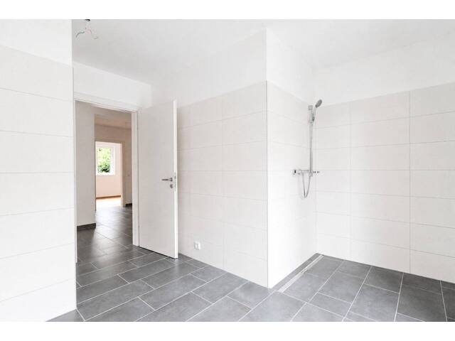 Immobilie in Altmünster - JETZT ALS 4-ZIMMER WOHNUNG VERFÜGBAR! 125 m² Gartenwohnung mit See- und Traunsteinblick - 150 m bis zum See! - Bild 4