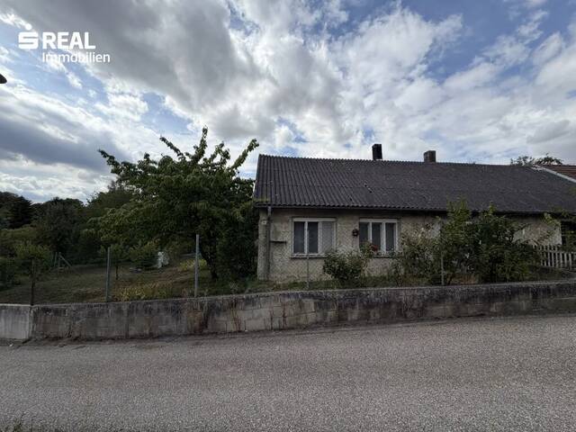 Immobilie in Karnabrunn - Charmantes 3 Zimmer-Haus mit Garten in Karnabrunn - ideal zur Sanierung! - Bild 0