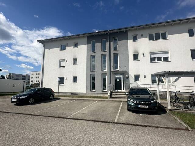 Immobilie in Vöcklamarkt - Großzügige 4-Zimmer-Wohnung mit Loggia und 2 KFZ-Stellplätze - Bild 0