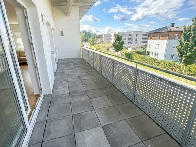 Immobilie in Vöcklamarkt - Großzügige 4-Zimmer-Wohnung mit Loggia und 2 KFZ-Stellplätze - Bild 2