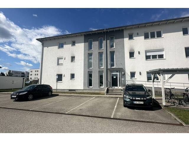 Immobilie in Vöcklamarkt - Großzügige 4-Zimmer-Wohnung mit Loggia und 2 KFZ-Stellplätze - Bild 3