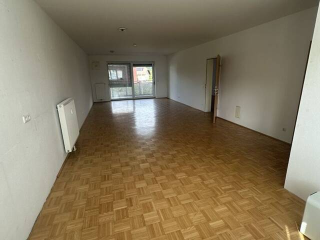 Immobilie in Vöcklamarkt - Großzügige 4-Zimmer-Wohnung mit Loggia und 2 KFZ-Stellplätze - Bild 1