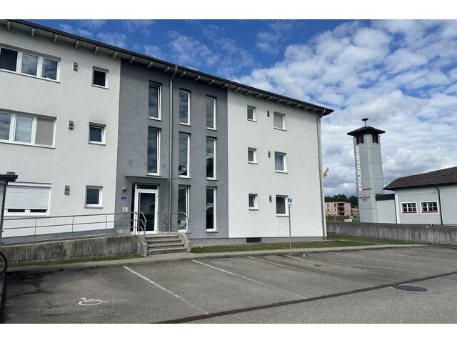 Immobilie in Vöcklamarkt - Großzügige 4-Zimmer-Wohnung mit Loggia und 2 KFZ-Stellplätze - Bild 3