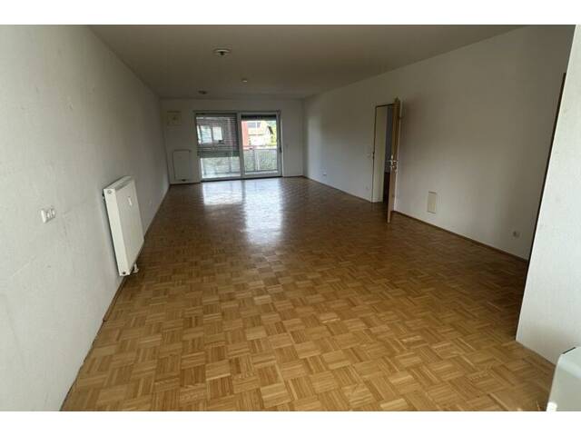 Immobilie in Vöcklamarkt - Großzügige 4-Zimmer-Wohnung mit Loggia und 2 KFZ-Stellplätze - Bild 4
