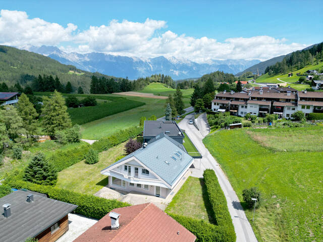 Immobilie in Mieders - Besonders großzügige Gartenwohnung mit rund 500 m² Außenfläche - Bild 2