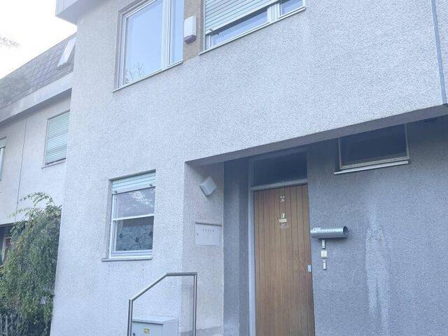 Immobilie in Laxenburg - ​​​​​​​PROVISIONSFREI VOM EIGENTÜMER! SANIERUNGSBEDÜRFTIGES 5-ZIMMER-REIHENHAUS MIT EIGENGARTEN! - Bild 0