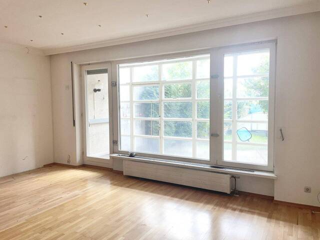 Immobilie in Laxenburg - ​​​​​​​PROVISIONSFREI VOM EIGENTÜMER! SANIERUNGSBEDÜRFTIGES 5-ZIMMER-REIHENHAUS MIT EIGENGARTEN! - Bild 4