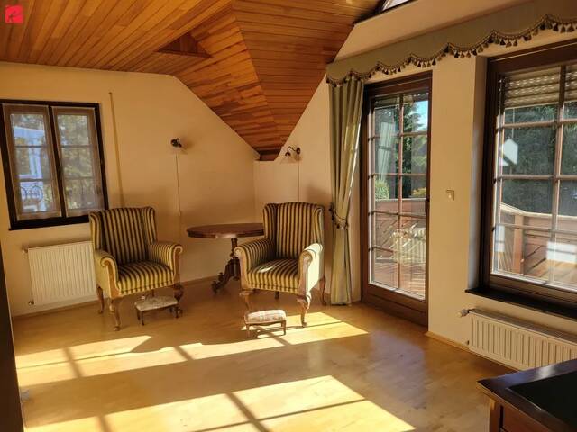 Immobilie in Steuerberg - Gediegenes Landhaus mit Einliegerwohnung in Ruhelage - Bild 2