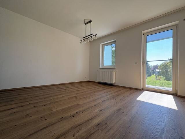 Immobilie in Eberschwang - 2-Zimmer-Wohnung mit großzügiger Loggia und Carport in Eberschwang - Bild 2